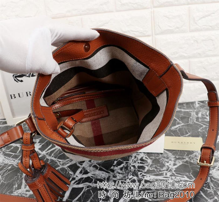 BURBERRY巴寶莉 秋夏新款 簡約風格 斜背水桶包 小牛皮搭配經典的Canvas 格紋 8#  Bhq1039